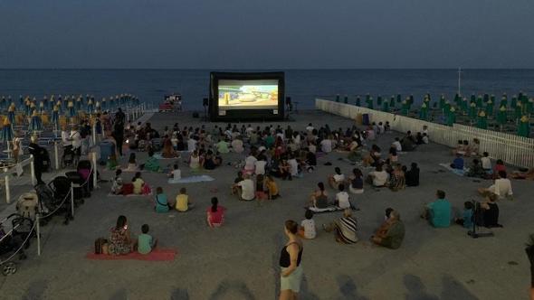 Cinema in spiaggia: Biancaneve e i sette nani