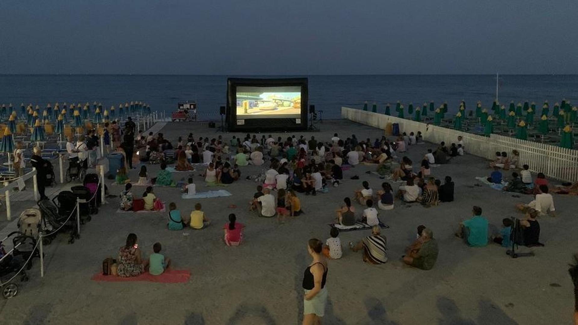 Cinema in spiaggia: Balto