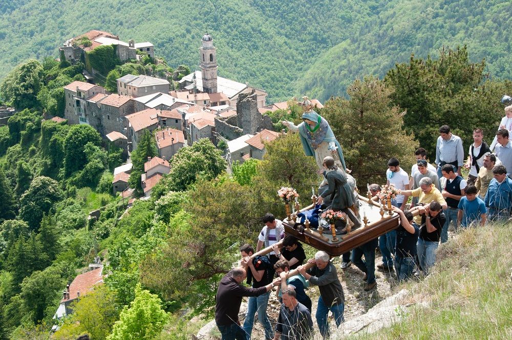 Processione alla Chiesetta campestre Triora