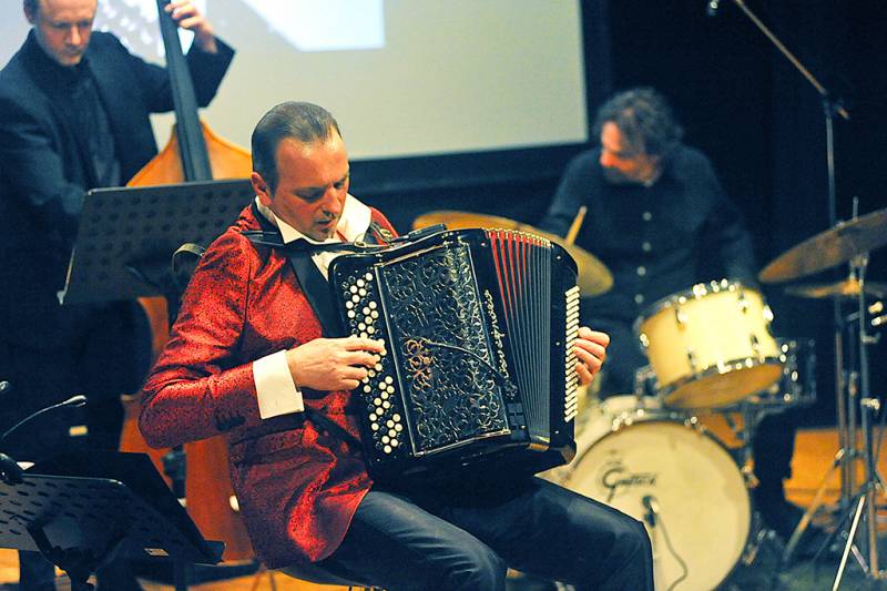 Vien Musica dal Chiostro - Athos Bassissi